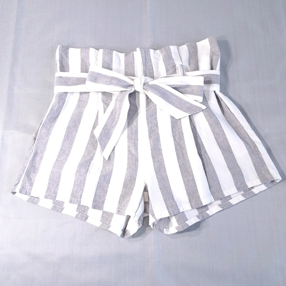 Olivaceous Women's Shorts Gray/White Striped‎ Size M Bow Adjustable Waist